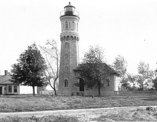 Fort Niagara Lighthouse photo courtesy U.S. Coast Guard